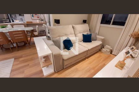 Sala de TV de apartamento à venda com 2 quartos, 74m² em Vila Yara, Osasco