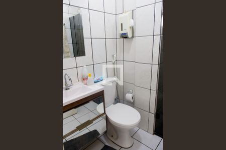 Casa à venda com 222m², 3 quartos e 2 vagas Casa à venda com 222m², 3 quartos e 2 vagasBanheiro