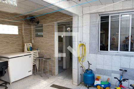 Casa à venda com 222m², 3 quartos e 2 vagas Casa à venda com 222m², 3 quartos e 2 vagasÁrea comum - Churrasqueira