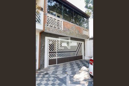 Casa à venda com 222m², 3 quartos e 2 vagas Casa à venda com 222m², 3 quartos e 2 vagasFachada