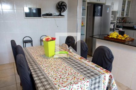 Casa à venda com 222m², 3 quartos e 2 vagas Casa à venda com 222m², 3 quartos e 2 vagasSala de Jantar