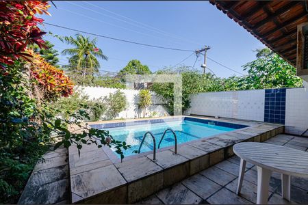 Vista  de casa à venda com 4 quartos, 150m² em Itaipu, Niterói