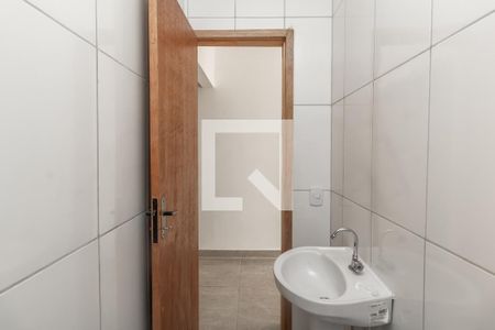 Lavabo de casa para alugar com 2 quartos, 133m² em Vila Nhocuné, São Paulo