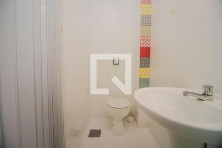 Banheiro de kitnet/studio à venda com 1 quarto, 35m² em Rio Branco, Porto Alegre