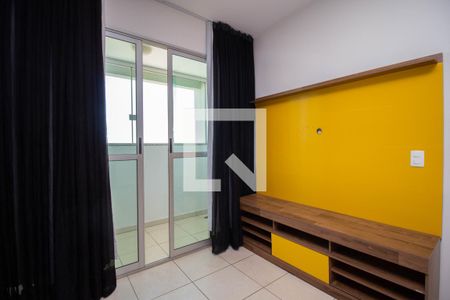 Sala de apartamento para alugar com 2 quartos, 59m² em Qn 614, Brasília