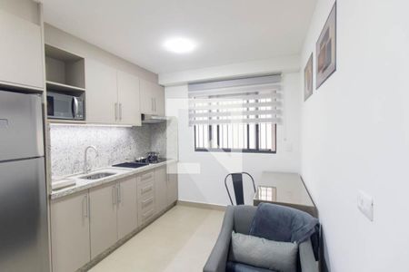 Sala/Cozinha de apartamento para alugar com 1 quarto, 30m² em Centro, Curitiba