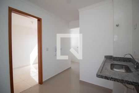 Cozinha de apartamento para alugar com 2 quartos, 40m² em Jardim Mangalot, São Paulo