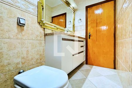 Banheiro de casa à venda com 2 quartos, 145m² em Vila Galvão, Guarulhos