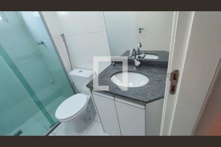 Banheiro  de apartamento à venda com 2 quartos, 58m² em Chácara Cotia, Contagem