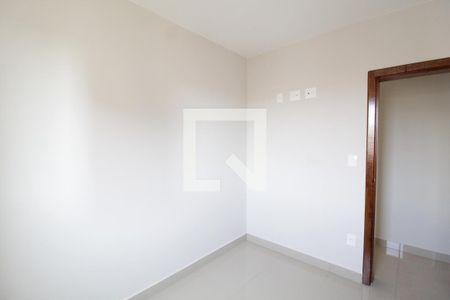 Quarto 1 de apartamento para alugar com 2 quartos, 70m² em Santa Mônica, Uberlândia