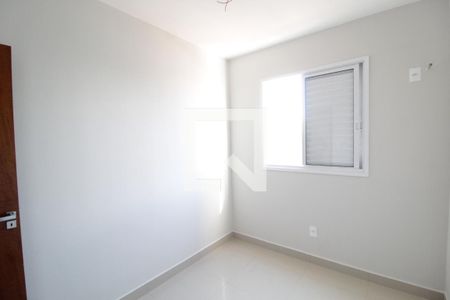 Quarto 1 de apartamento para alugar com 2 quartos, 70m² em Santa Mônica, Uberlândia