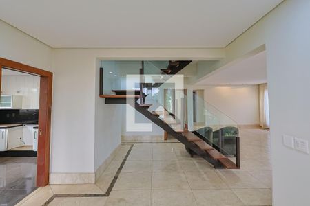 Sala de casa de condomínio à venda com 5 quartos, 340m² em Alphaville, Nova Lima