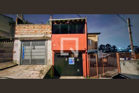 Fachada de casa à venda com 2 quartos, 70m² em Vila Carmosina, São Paulo