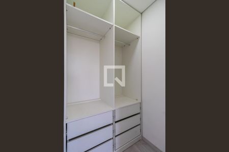 Quarto 1 de apartamento para alugar com 1 quarto, 42m² em Jardim Tupanci, Barueri