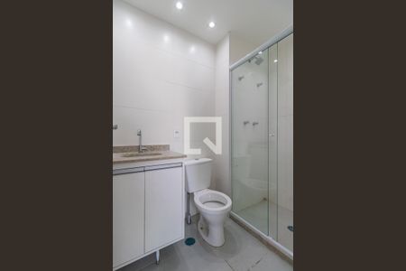 Banheiro de apartamento para alugar com 1 quarto, 42m² em Jardim Tupanci, Barueri