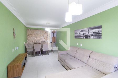 Sala de casa para alugar com 3 quartos, 120m² em Jardim das Pedras, Carapicuíba