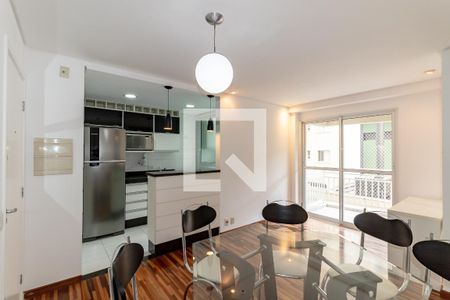 Sala de apartamento para alugar com 2 quartos, 67m² em Indianópolis, São Paulo