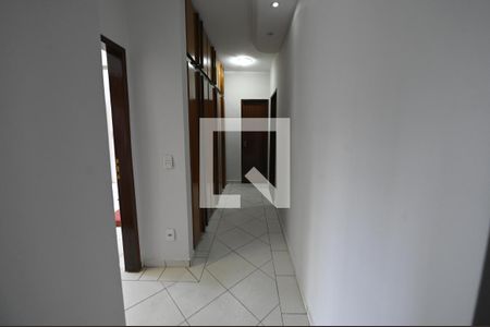 Corredor de casa para alugar com 4 quartos, 300m² em Anhaguera, Goiânia