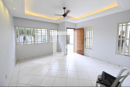 Sala de casa para alugar com 4 quartos, 300m² em Anhaguera, Goiânia