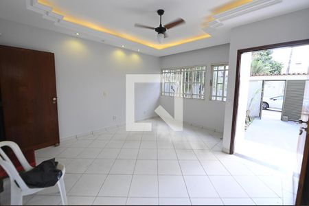 Sala de casa para alugar com 4 quartos, 300m² em Anhaguera, Goiânia