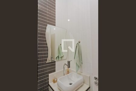 Lavabo de casa à venda com 3 quartos, 145m² em Vila Romero, São Paulo