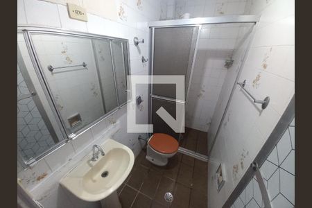 Banheiro de apartamento para alugar com 1 quarto, 40m² em Morro dos Barbosas, São Vicente