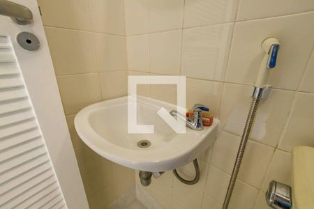 Apartamento à venda com 121m², 4 quartos e 2 vagas Apartamento à venda com 121m², 4 quartos e 2 vagasBanheiro de Serviço