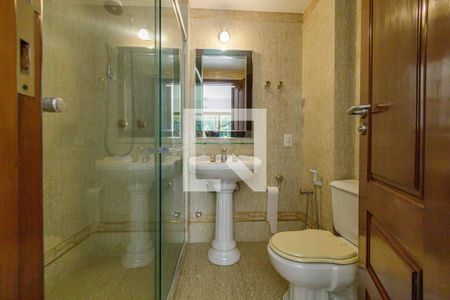 Apartamento à venda com 121m², 4 quartos e 2 vagas Apartamento à venda com 121m², 4 quartos e 2 vagasBanheiro da Suíte