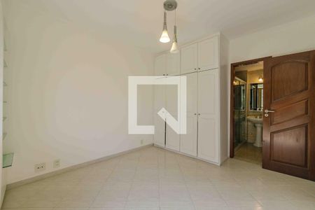 Apartamento à venda com 121m², 4 quartos e 2 vagas Apartamento à venda com 121m², 4 quartos e 2 vagasSuíte