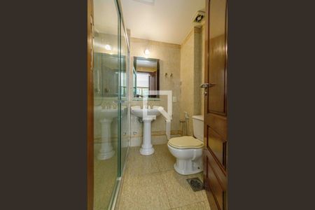 Apartamento à venda com 121m², 4 quartos e 2 vagas Apartamento à venda com 121m², 4 quartos e 2 vagasBanheiro da Suíte