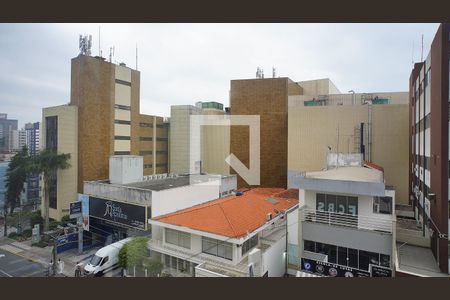 Sala _Vista de apartamento para alugar com 3 quartos, 105m² em Centro, Florianópolis