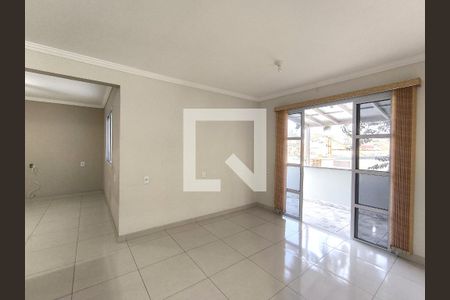 Sala (casa 1) de casa à venda com 3 quartos, 223m² em Vila M Genoveva, Jundiaí