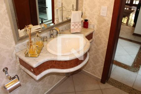 Lavabo de casa de condomínio para alugar com 4 quartos, 630m² em Granja Viana Ii, Cotia