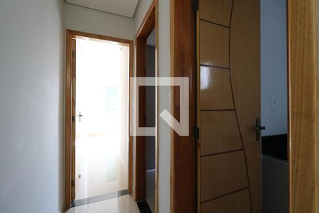 Corredor de apartamento à venda com 2 quartos, 46m² em Vila Cecilia Maria, Santo André