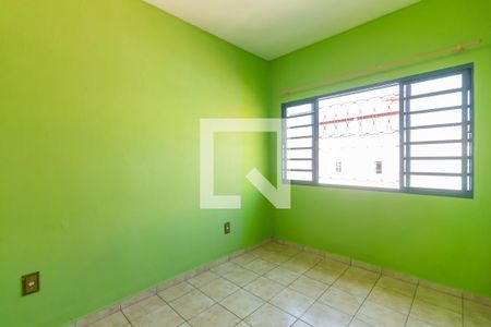 Sala de TV de casa à venda com 4 quartos, 154m² em Umuarama, Osasco