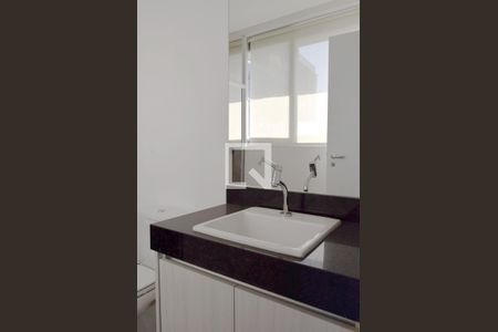 Banheiro de kitnet/studio para alugar com 1 quarto, 31m² em Cerqueira César, São Paulo