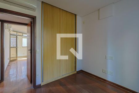 Quarto de apartamento à venda com 3 quartos, 107m² em Funcionários, Belo Horizonte