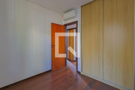 Quarto de apartamento à venda com 3 quartos, 107m² em Funcionários, Belo Horizonte