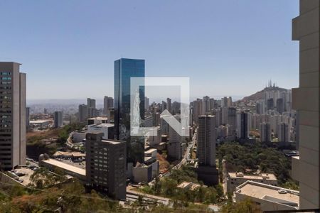 Vista da sala de apartamento para alugar com 1 quarto, 44m² em Vila da Serra, Nova Lima