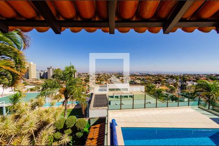 Vista de casa à venda com 5 quartos, 770m² em Belvedere, Belo Horizonte