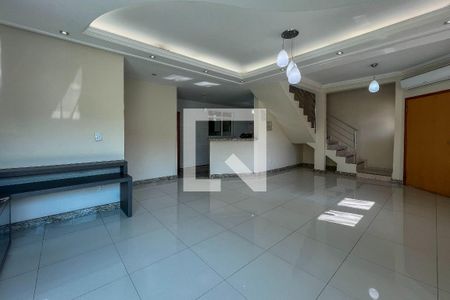 Sala de casa à venda com 4 quartos, 220m² em Tijuco, Contagem