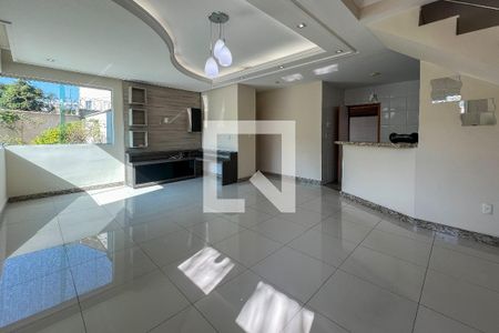 Sala de casa à venda com 4 quartos, 220m² em Tijuco, Contagem