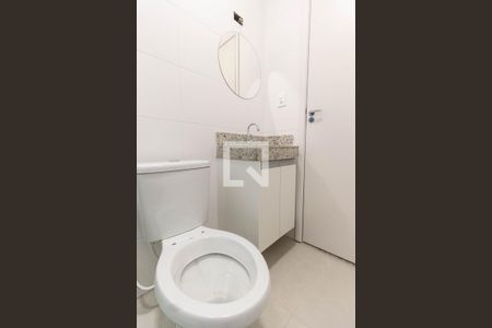 Banheiro de kitnet/studio para alugar com 1 quarto, 28m² em Vila Dom Pedro Ii, São Paulo