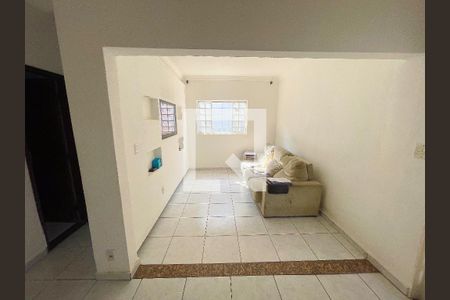 Sala de casa para alugar com 4 quartos, 270m² em Conjunto Água Branca, Contagem