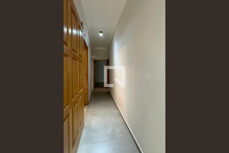 Corredor de casa de condomínio para alugar com 4 quartos, 244m² em Morada dos Pássaros, Barueri