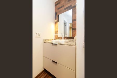 Banheiro de apartamento para alugar com 1 quarto, 39m² em Vila São Francisco (zona Sul), São Paulo