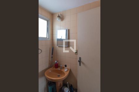 Banheiro de apartamento à venda com 1 quarto, 75m² em Centro, Campinas