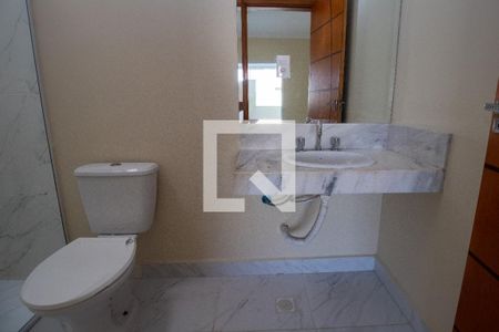 Casa de condomínio para alugar com 180m², 3 quartos e 4 vagas Casa de condomínio para alugar com 180m², 3 quartos e 4 vagasBanheiro da Suíte 2