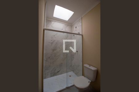 Casa de condomínio para alugar com 180m², 3 quartos e 4 vagas Casa de condomínio para alugar com 180m², 3 quartos e 4 vagasBanheiro da Suíte 2