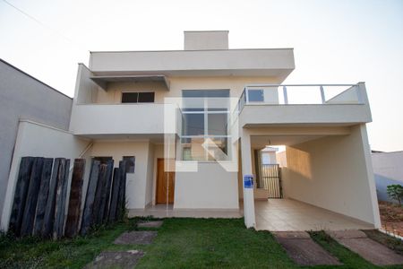 Casa de condomínio para alugar com 180m², 3 quartos e 4 vagas Casa de condomínio para alugar com 180m², 3 quartos e 4 vagasFachada